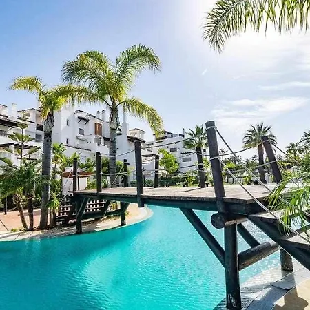 Front Line Beach Apartment *